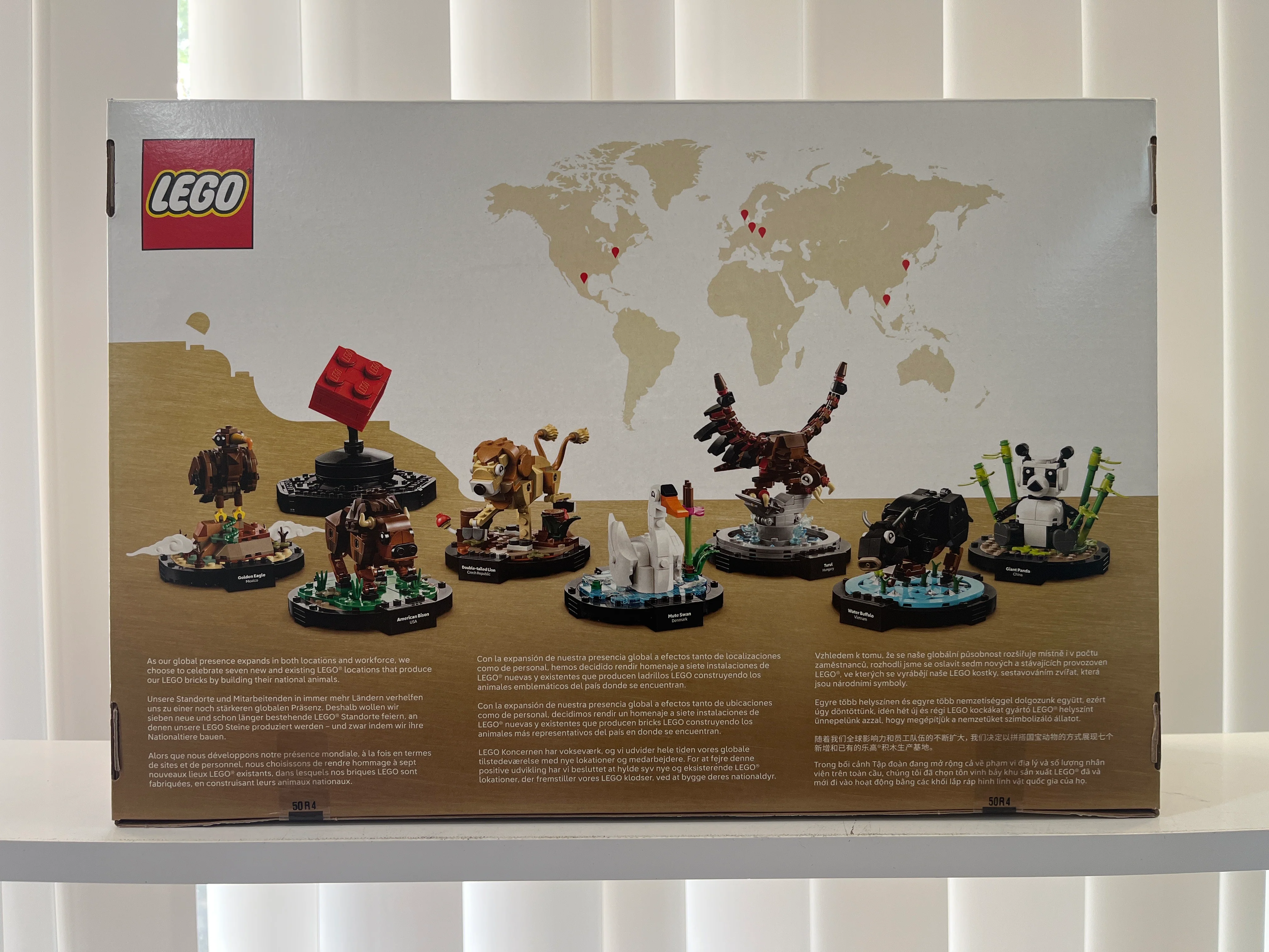 4002024 - 2024 Employee Exclusive - LEGO Factories National Animals - Image 2