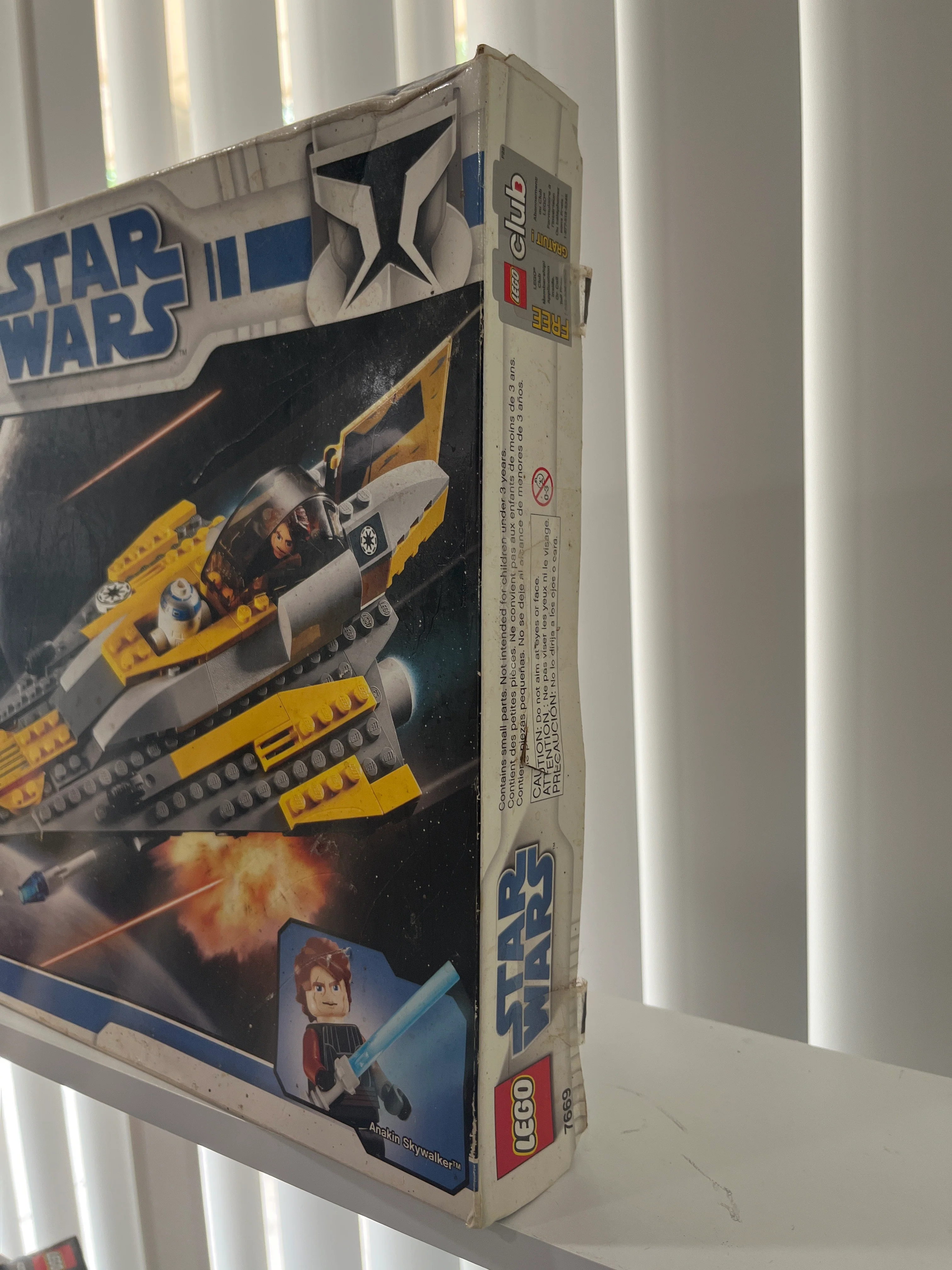 7669 Anakin’s Jedi Starfighter (Damaged Box) - Image 3